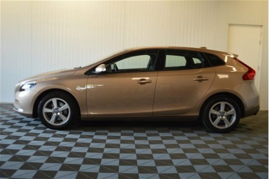 Volvo V40 - 1.6 T3 // NAVI CAMERA TREKHAAK CRUISE CLIMA PDC - 1