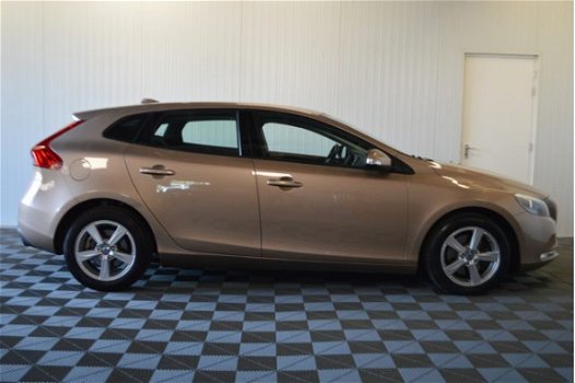 Volvo V40 - 1.6 T3 // NAVI CAMERA TREKHAAK CRUISE CLIMA PDC - 1