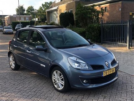 Renault Clio - 1.6-16V Initiale 2006 automaat 5-deurs Leer Panoramadak NAP PDC - 1