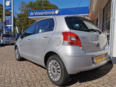 Toyota Yaris - 1.3 16V 5-Drs NL-Auto Automaat *Geen Afl.kosten - 1