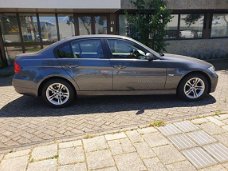 BMW 3-serie - 318i High Executive