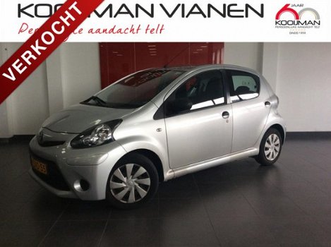 Toyota Aygo - 1.0 VVT-i 5D Now AIRCO - 1