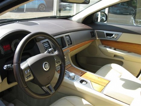 Jaguar XF - 3.0 V6 Luxury - 1