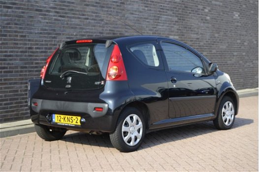 Peugeot 107 - 1.0-12V Sublime Zwart metallic, Airco, frisse auto N.A.P - 1