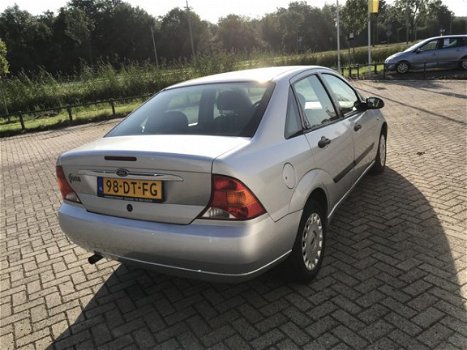 Ford Focus - 1.6-16V Ghia AUTOMAAT goed onderhouden auto - 1