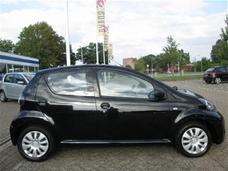 Toyota Aygo - 1.0 VVT-i Now - 1