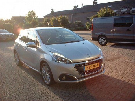 Peugeot 208 - 1.2 PureTech Blue Lease Executive ecc lm velgen navigatie - 1