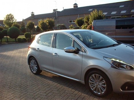 Peugeot 208 - 1.2 PureTech Blue Lease Executive ecc lm velgen navigatie - 1