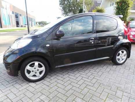 Peugeot 107 - 1.0-12V 5drs Black & Silver Airco, Half-leer, NAP, Lm velgen NL AUTO - 1