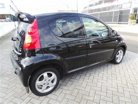 Peugeot 107 - 1.0-12V 5drs Black & Silver Airco, Half-leer, NAP, Lm velgen NL AUTO - 1