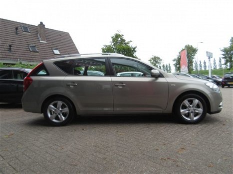 Kia Cee'd - 1.4 CVVT Navigator Plus Pack | CLIMA AIRCO | NAVIGATIE + BLUETOOTH | TREKHAAK | PDC | BO - 1