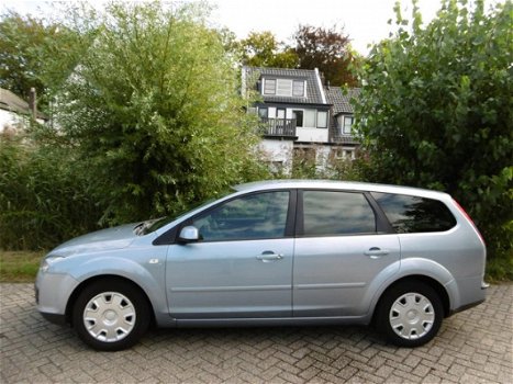 Ford Focus Wagon - 1.6 Trend 101pk Airco Trekhaak Cruise Onderhoudshistorie - 1