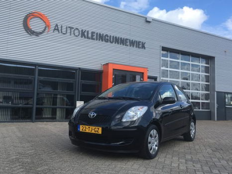 Toyota Yaris - 1.0 VVTi Sol AIRCO / ALL-SEASON BANDEN / TREKHAAK - 1