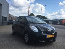 Toyota Yaris - 1.0 VVTi Sol AIRCO / ALL-SEASON BANDEN / TREKHAAK