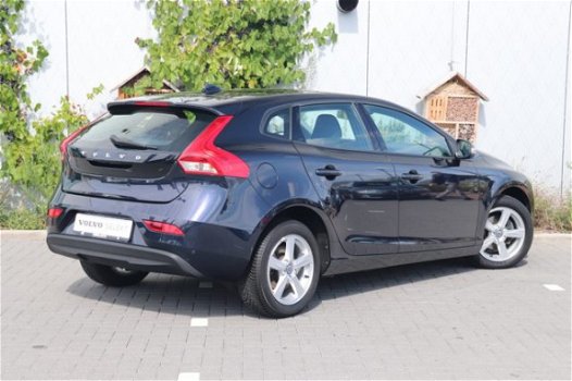 Volvo V40 - D2 Kinetic, Navi, PDC Achter, Bluetooth - 1