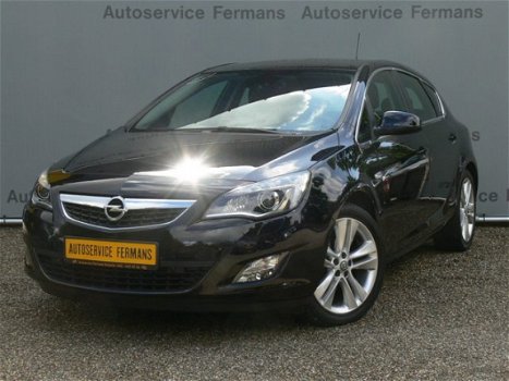 Opel Astra - 1.4-16V Turbo 140PK - Sport - Xenon - 18inch - 1