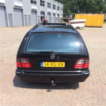 Mercedes-Benz E-klasse Combi - 320 AVANTGARDE 4-MATIC 4X4 Bijtelling, s vriendelijke young timer, Al - 1