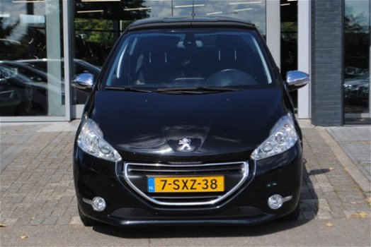 Peugeot 208 - 1.2 VTi Oxygo 5-DRS PARKEERSENSOREN NAVI - 1