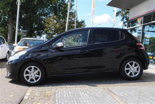 Peugeot 208 - 1.2 VTi Oxygo 5-DRS PARKEERSENSOREN NAVI - 1