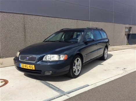 Volvo V70 - 2.4 D5 Momentum LEER AIRCO STOELVERWARM MOOIE AUTO - 1