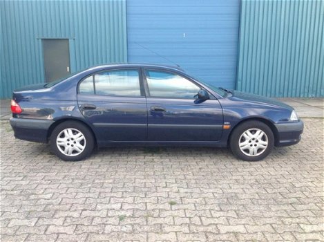 Toyota Avensis - 1.8-16V Linea Terra ZEER NETJES EN GOED ONDERHOUDENAIRCO - 1