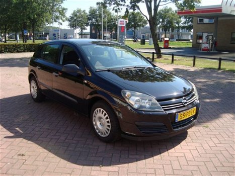 Opel Astra - 1.6 Essentia NEW APK AIRCO - 1