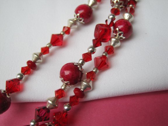 Armband zilverkleurig drie strengen cyclaam rood edelsteen en kristal kralen 18 cm - Afbeelding 4