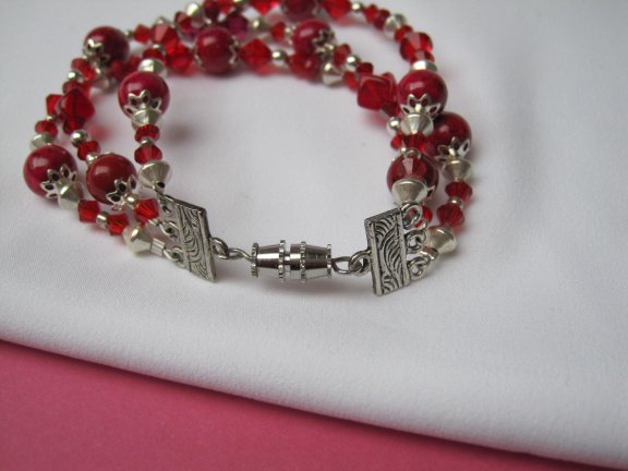 Armband zilverkleurig drie strengen cyclaam rood edelsteen en kristal kralen 18 cm - Afbeelding 5