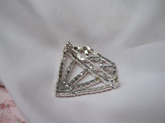 Broche zilverkleurig diamant model met roze kristal rijnsteentjes 3.8x3.6 cm - Afbeelding 5