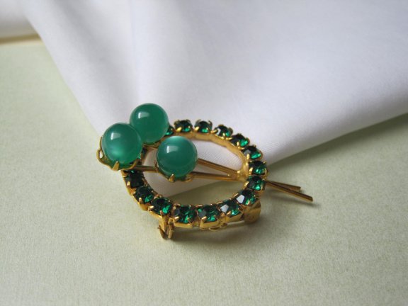 Broche goudkleurig bloemtakje in cirkel groen kristal en moonglow bolletjes 4.6x2.9 cm. - Afbeelding 4