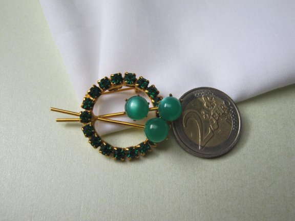 Broche goudkleurig bloemtakje in cirkel groen kristal en moonglow bolletjes 4.6x2.9 cm. - Afbeelding 7