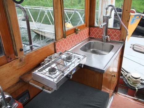 Sleepboot met nieuwe hoofdmotor - 3