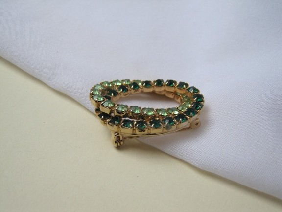 Broche goudkleurige dubbele cirkel twee tinten groen kristal rijnsteentjes 3.6x2.9 cm - Afbeelding 5