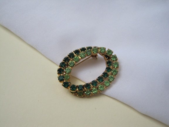 Broche goudkleurige dubbele cirkel twee tinten groen kristal rijnsteentjes 3.6x2.9 cm - Afbeelding 6