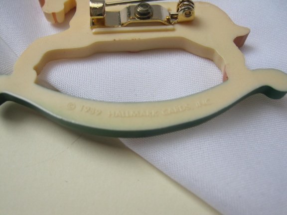 Broche hobbelpaard Hallmark 1989 kunststof 6.2x4.3 cm - Afbeelding 3