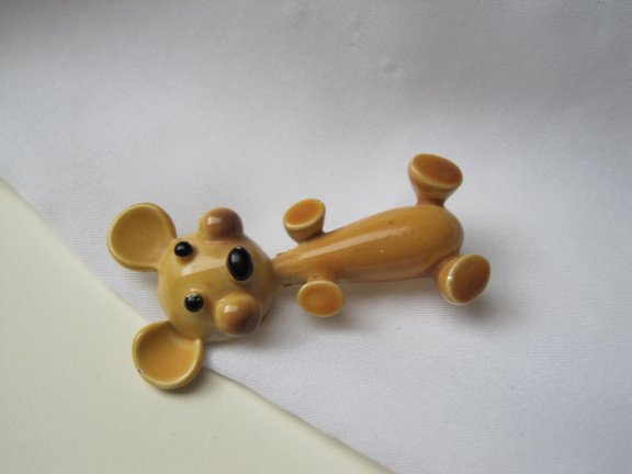 Broche Mamselle bruin geel emaille hond 5.3x2.7 cm - Afbeelding 3
