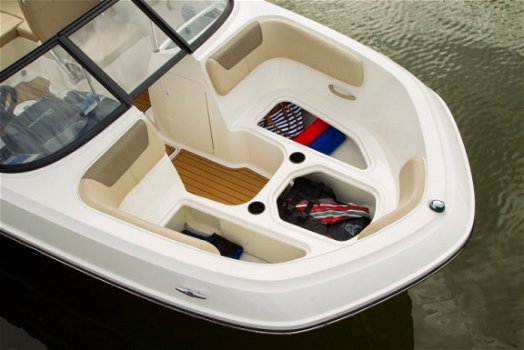 Bayliner VR5 Inboard - 8