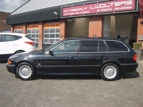 BMW 5-serie Touring - 520i Executive airco/cruis/navi/dak - 1