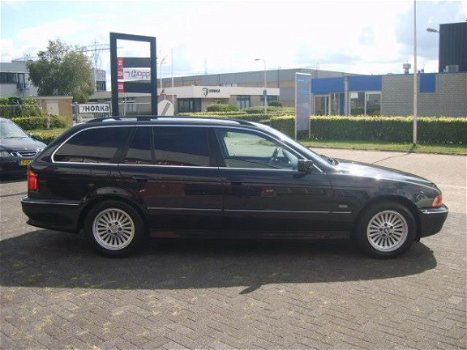 BMW 5-serie Touring - 520i Executive airco/cruis/navi/dak - 1