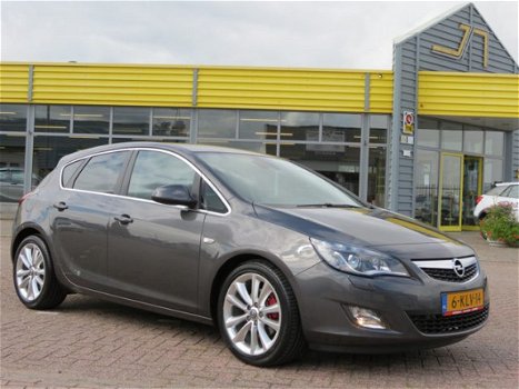 Opel Astra - 1.6 Turbo Cosmo TREKHAAK / XENON / VOLLEDIG LEER - 1