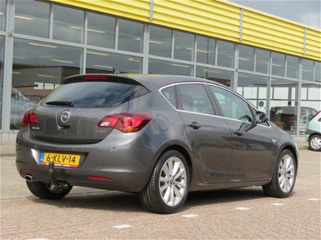 Opel Astra - 1.6 Turbo Cosmo TREKHAAK / XENON / VOLLEDIG LEER - 1