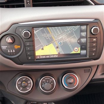Toyota Yaris - 1.0 VVT-i Business Plus Navigatie - 1