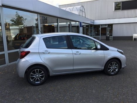 Toyota Yaris - 1.3i 5drs Aspiration AUTOMAAT/CAMERA/PARKEERSENSOREN - 1