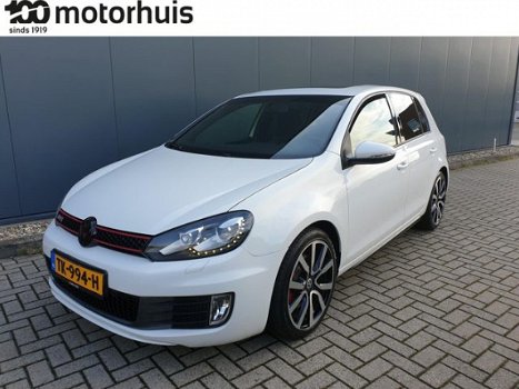 Volkswagen Golf - 2.0 GTI 5DRS DSG / NAVIGATIE / LEDER / XENON / DAK - 1