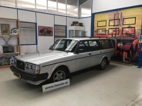 Volvo 240 - 2.3 GLI TURBO ONE OF A KIND AUTOMAAT, EXCLUSIEF ZILVER - 1