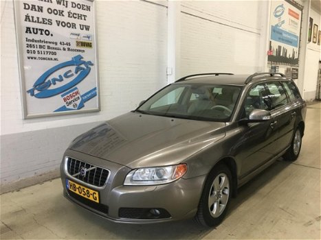 Volvo V70 - 2.4 D 120KW Momentum - 1