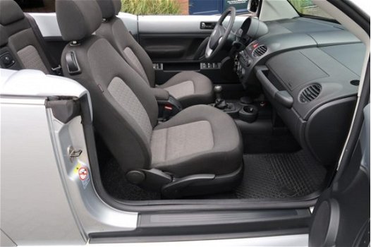 Volkswagen New Beetle Cabriolet - 1.4-16V Trendline Airco Elektrische kap Sportvelgen Mistlampen CD- - 1