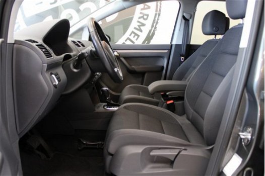Volkswagen Touran - 1.6 TDI Comfortline BlueMotion 7p. XENON NAVIGATIE 7-PERSOON - 1