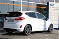 Ford Fiesta - ST-LINE 1.0 100PK | SPOILER | LIGHT UPGRADE | PRIVACY GLASS | NAVIGATIE - 1 - Thumbnail