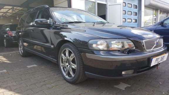 Volvo V70 - 2.4 D5 Black Sapphire Edition II 7 persoons, youngtimer - 1